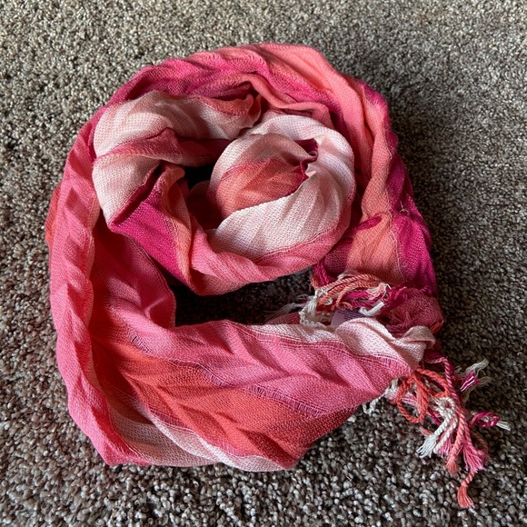 New York & company scarf. - Picture 2 of 9